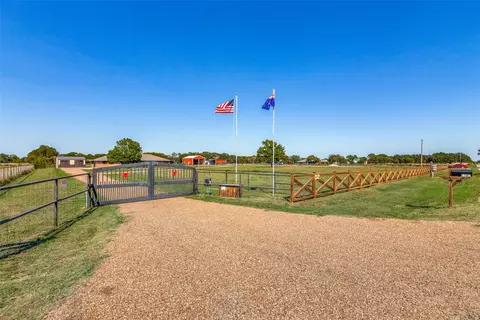 11967 Mustang Rd, Pilot Point, TX 76258