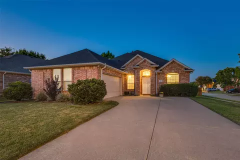 300 Wallford Ln, Lake Dallas, TX 75065