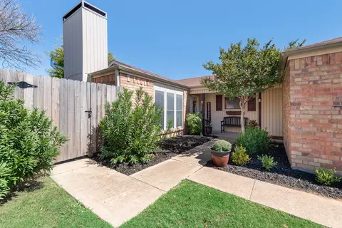 2224 Jamestown Ln, Carrollton, TX 75006