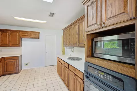 902 Clearview St, Krum, TX 76249 photo 9