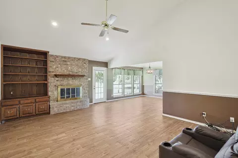 902 Clearview St, Krum, TX 76249 photo 4