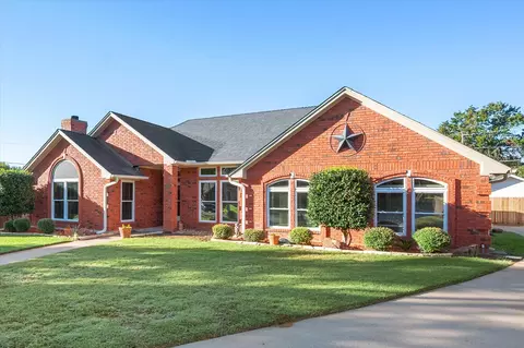 3806 Sounder Dr, Arlington, TX 76001