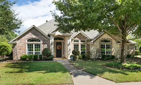110 Country Ridge Ct, Red Oak, TX 75154