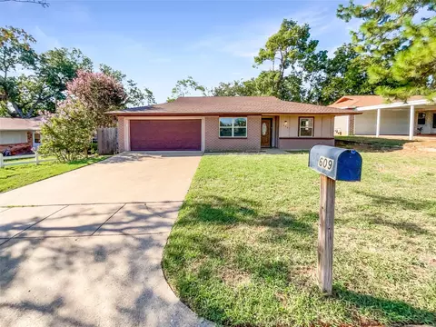 609 W Cedar St, Hurst, TX 76053