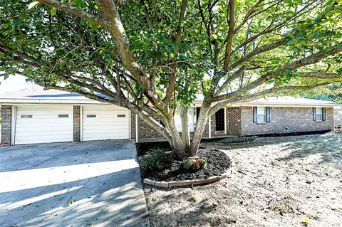 807 Sessions St, Bowie, TX 76230