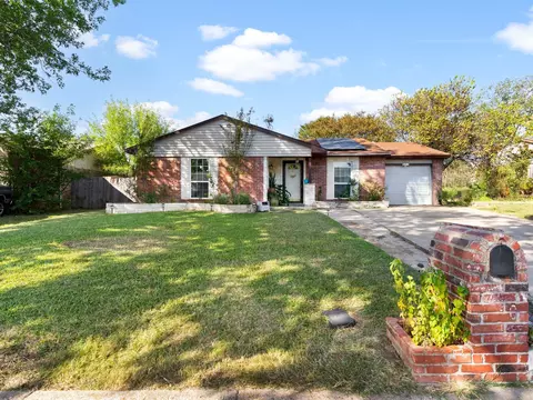 2710 Kristinwood Dr, Arlington, TX 76014