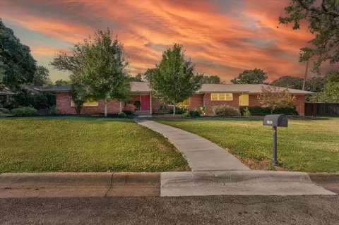 2702 Wilsonwood Dr, Denton, TX 76209