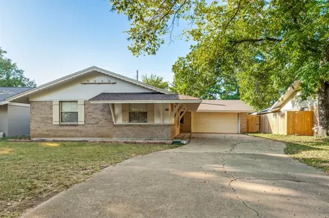 2218 Royal Oaks Dr, Irving, TX 75060