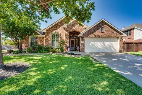 201 Moss Ct, Mansfield, TX 76063