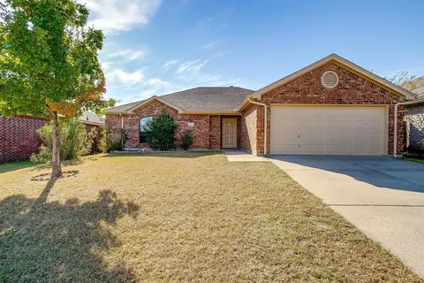 9233 Alyssa Dr, White Settlement, TX 76108