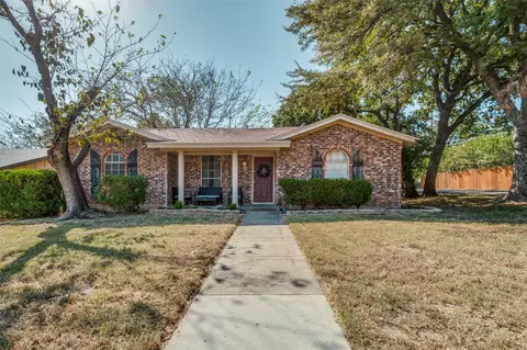 6967 Crabtree Ln, North Richland Hills, TX 76182