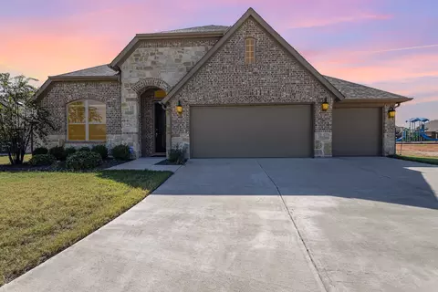 226 Hedgewood Dr, Waxahachie, TX 75165