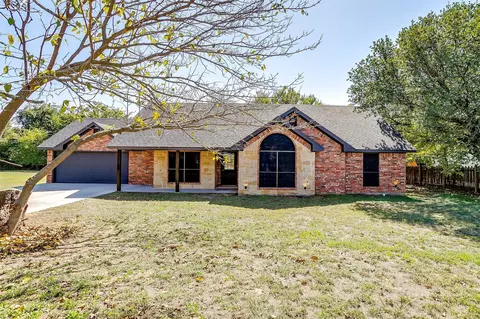 1102 E 6th St, Springtown, TX 76082
