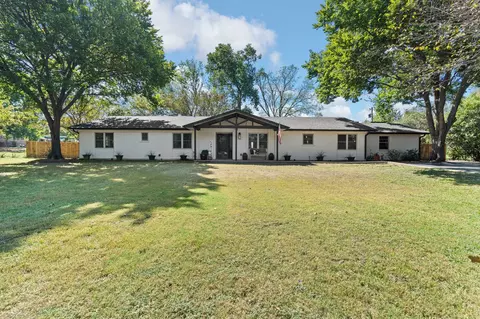 1201 Honeysuckle Dr, Keene, TX 76059