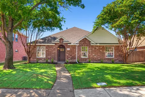 527 Binkley Ct, Mesquite, TX 75181