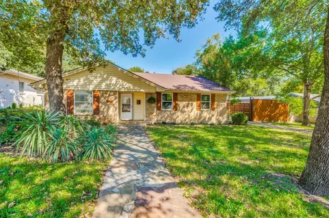 1906 Toplea Dr, Euless, TX 76040