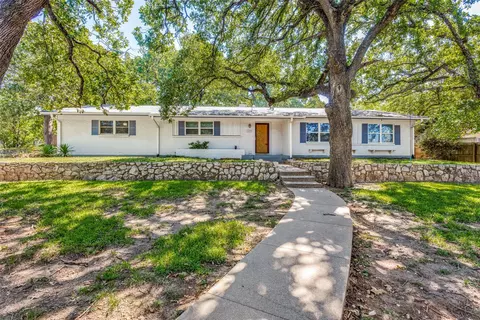 1800 Emerson Ln, Denton, TX 76209