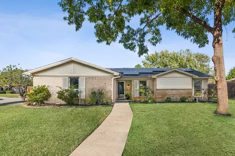 3101 Meadow Wood Ln, Bedford, TX 76021