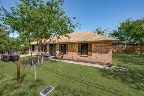 212 S 7th St, Sanger, TX 76266 photo 2
