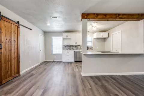 212 S 7th St, Sanger, TX 76266 photo 9