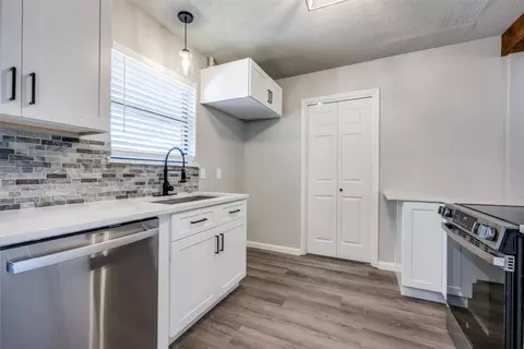 212 S 7th St, Sanger, TX 76266 photo 4