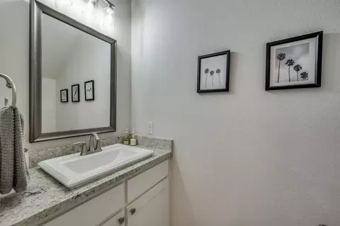6631 Deleon St, Irving, TX 75039 photo 8