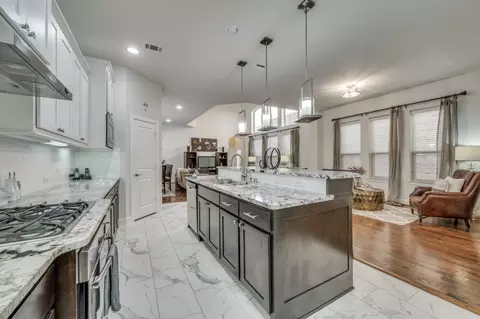 6631 Deleon St, Irving, TX 75039 photo 5