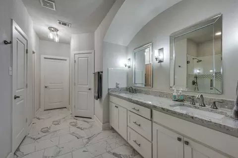 6631 Deleon St, Irving, TX 75039 photo 16