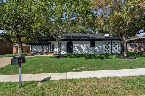 1761 Brown Trl, Hurst, TX 76054