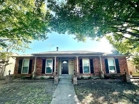 3238 Weather Vane Ln, Dallas, TX 75228