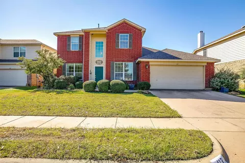 413 Deer Lake Dr, Fort Worth, TX 76140