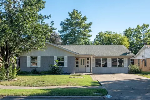 129 Dorris Dr, Grand Prairie, TX 75051