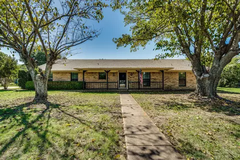 720 King Arthur Dr, Midlothian, TX 76065