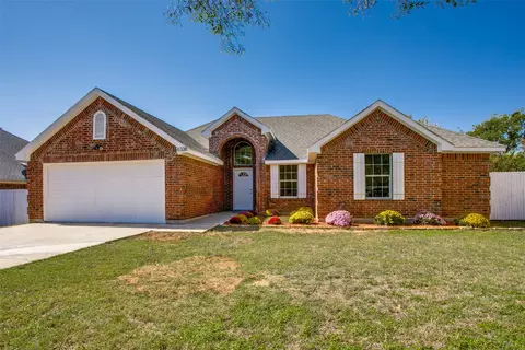 6338 Nell St, Forest Hill, TX 76119