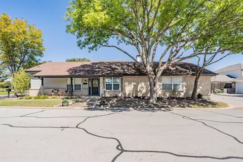 8213 Mountain Lake Cir, Fort Worth, TX 76179
