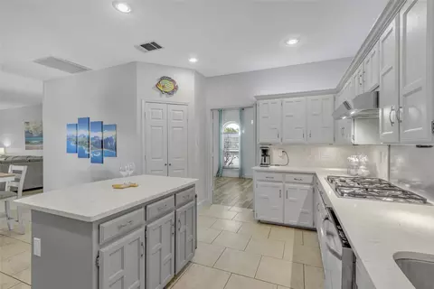 Kitchen - 8401 Eagle Dr, Rowlett, TX 75088 photo 4 of 5