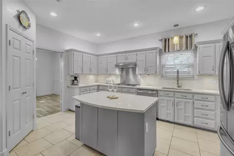 Kitchen - 8401 Eagle Dr, Rowlett, TX 75088 photo 2 of 5