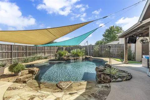 8401 Eagle Dr, Rowlett, TX 75088