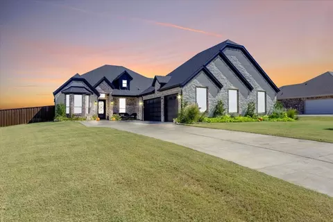 208 Chisolm Trl, Pottsboro, TX 75076