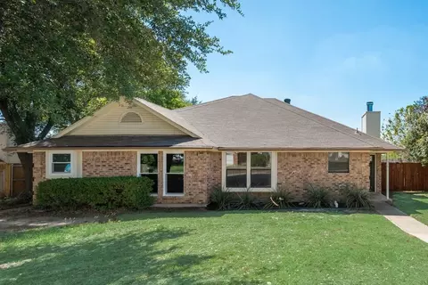 10315 Lone Pine Ln, Fort Worth, TX 76108