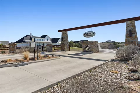 1012 Eagles Bluff Dr, Weatherford, TX 76087