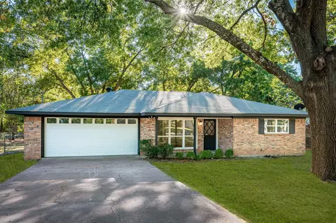 1900 Bluebonnet Ave, Denison, TX 75020