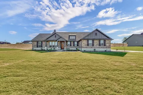 61 Yosemite Trl, Valley View, TX 76272