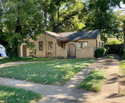 116 S Briscoe Blvd, Dallas, TX 75211