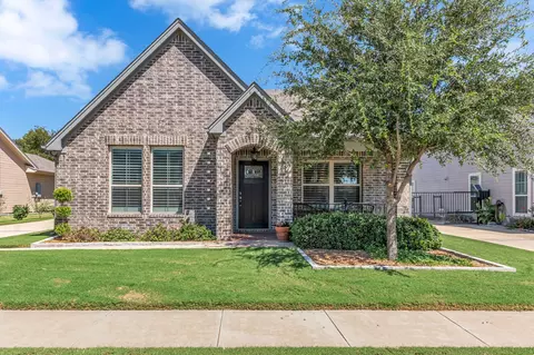 612 Joy Ct, Burleson, TX 76028