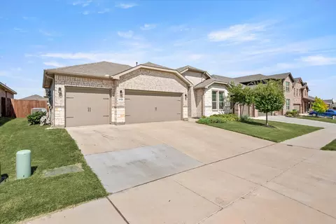 2020 Falling Star Dr, Haslet, TX 76052 photo 2