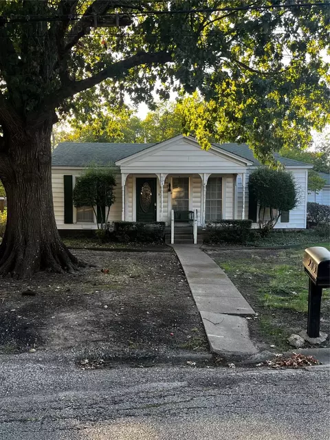 903 Live Oak St, Royse City, TX 75189