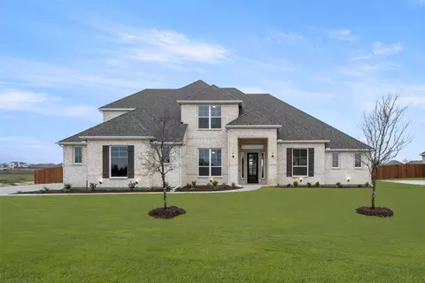 135 Hollingsworth Ln, Oak Leaf, TX 75154
