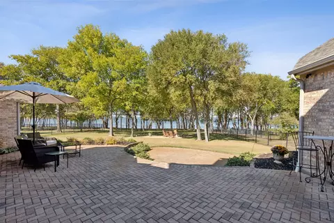321 Paradise Cv, Shady Shores, TX 76208