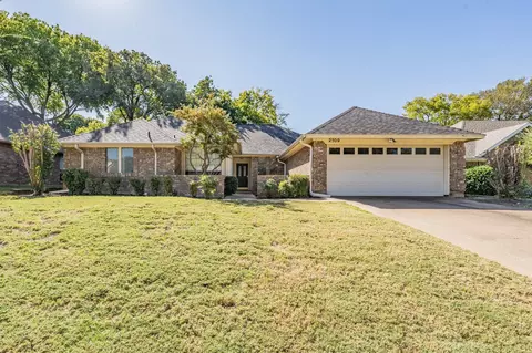 2109 S Winding Creek Dr, Grapevine, TX 76051